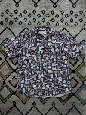 Rogue Territory Short Sleeve Oxford Shirt, Geo Floral Navy/Pink, Large, fits med